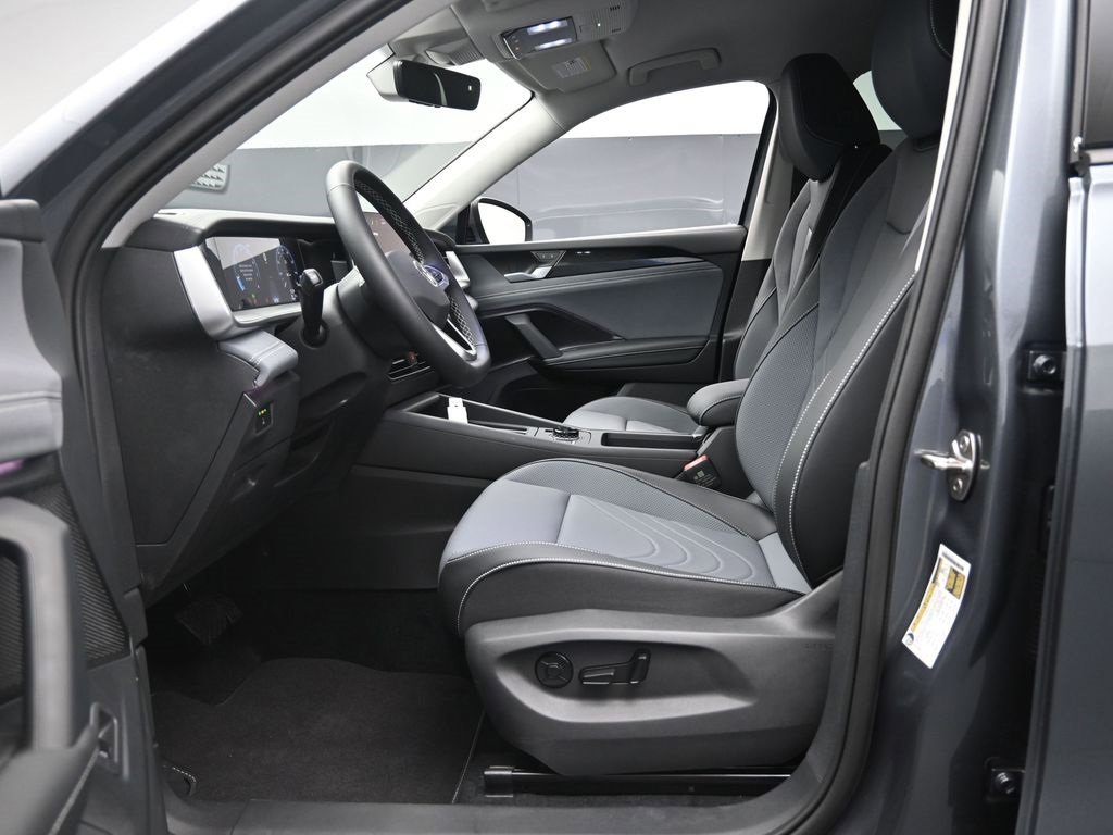 New 2025 Volkswagen Tiguan SE image 19