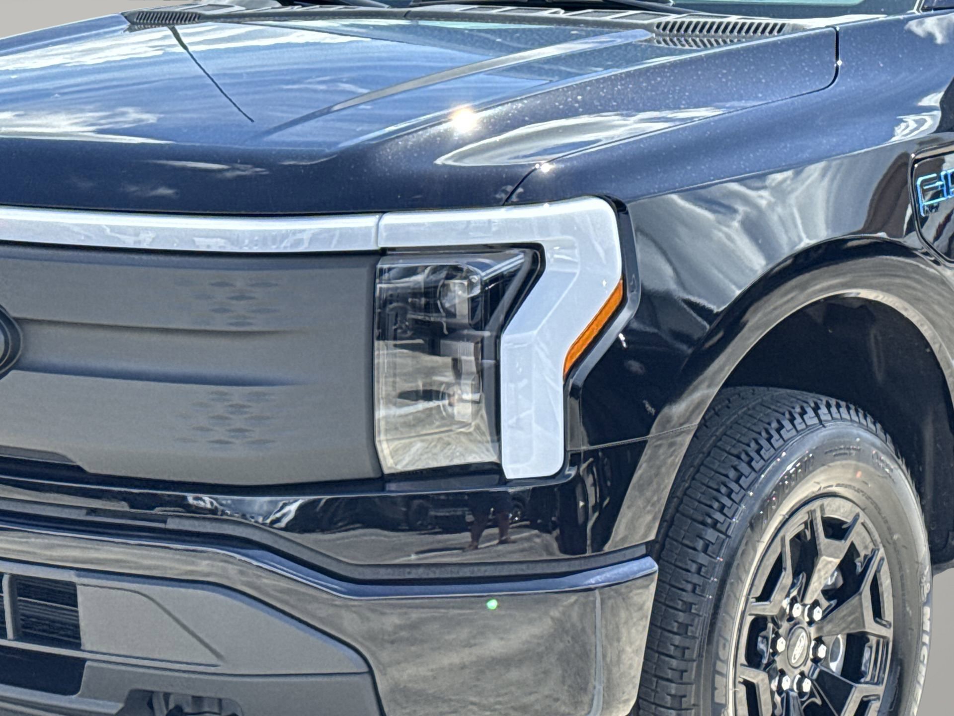 Used 2025 Ford F150 Lightning XLT image 36