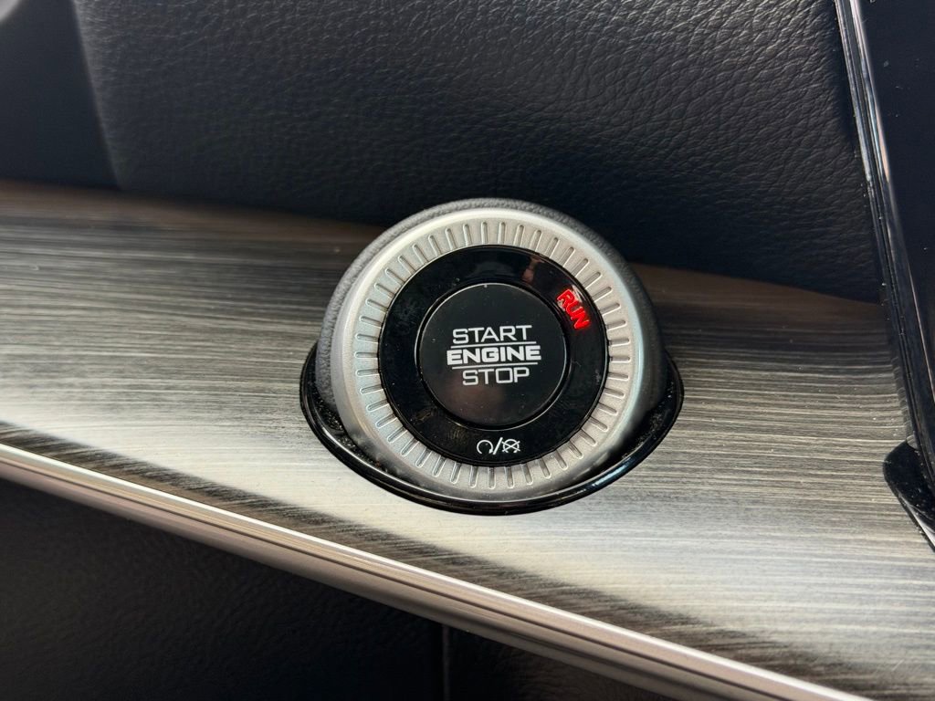 Certified 2024 Jeep Wagoneer Series II image 29