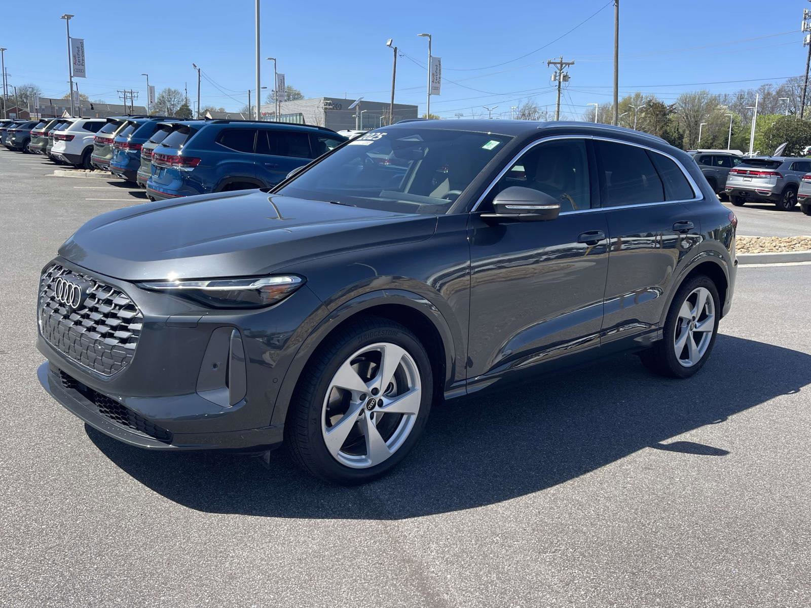 Certified 2025 Audi Q5 Prestige image 3