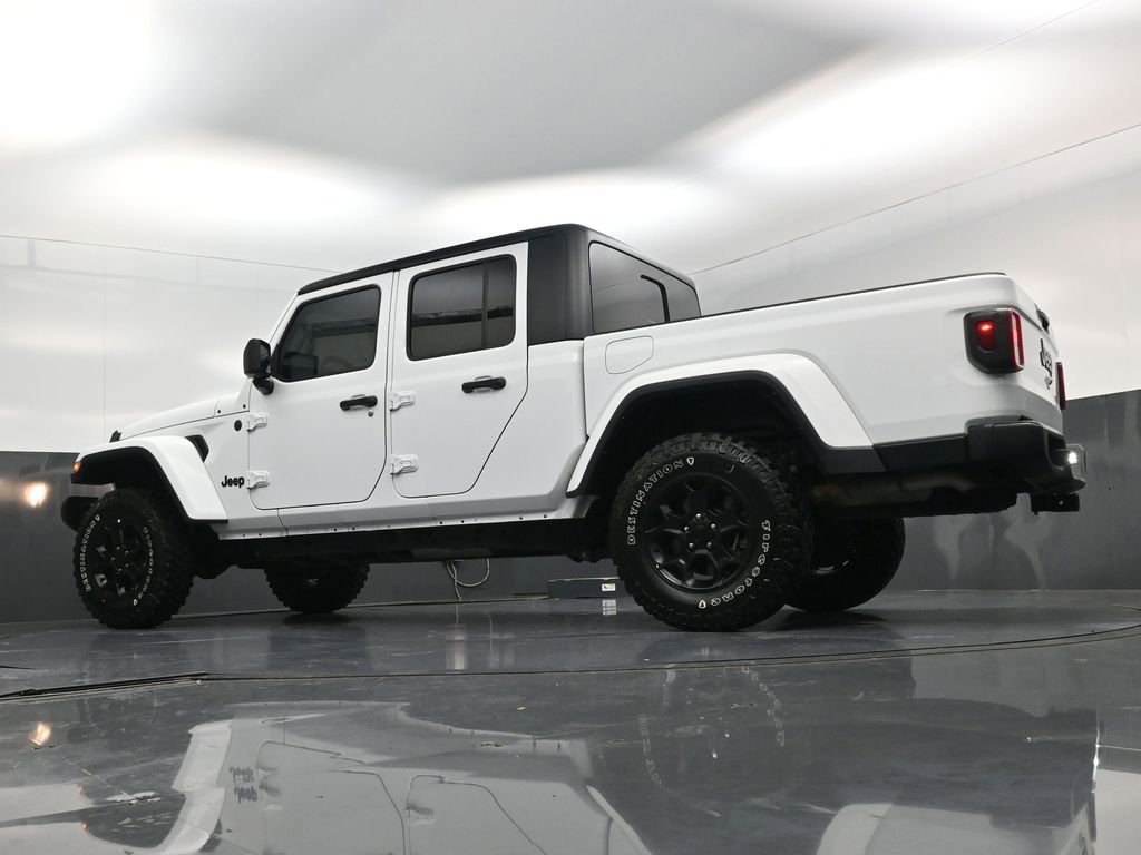 Used 2023 Jeep Gladiator Sport image 18