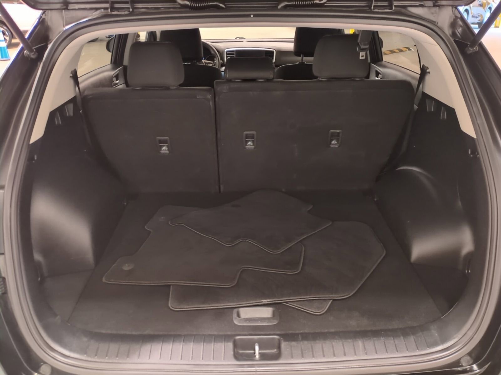 Used 2020 Kia Sportage LX image 12