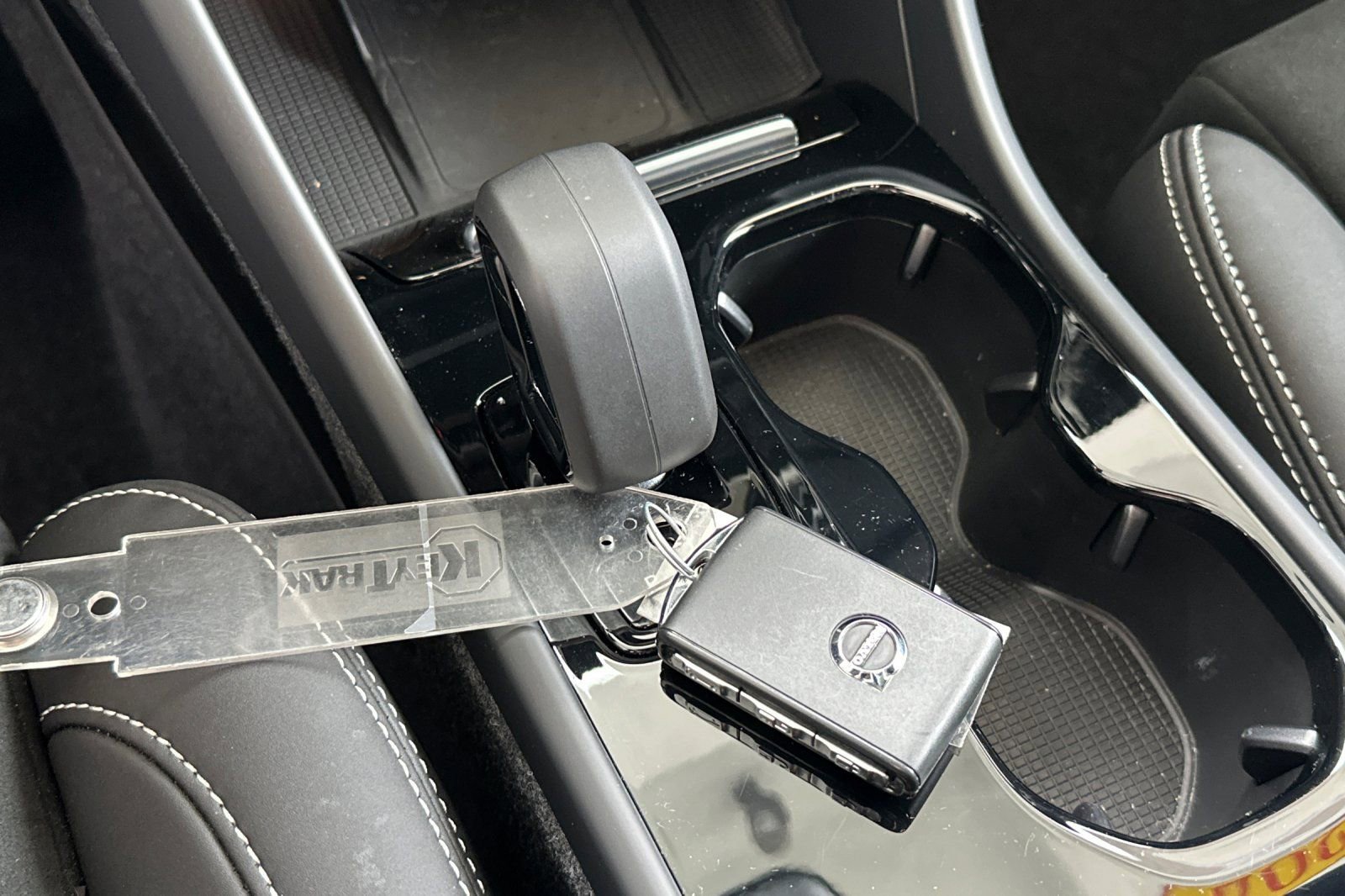 Used 2024 Volvo XC40 Recharge Ultimate w/ Protection Package Premier image 9