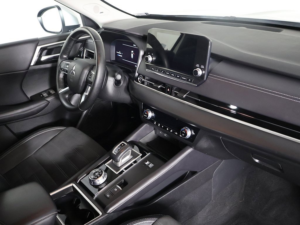 Used 2024 Mitsubishi Outlander SE image 31