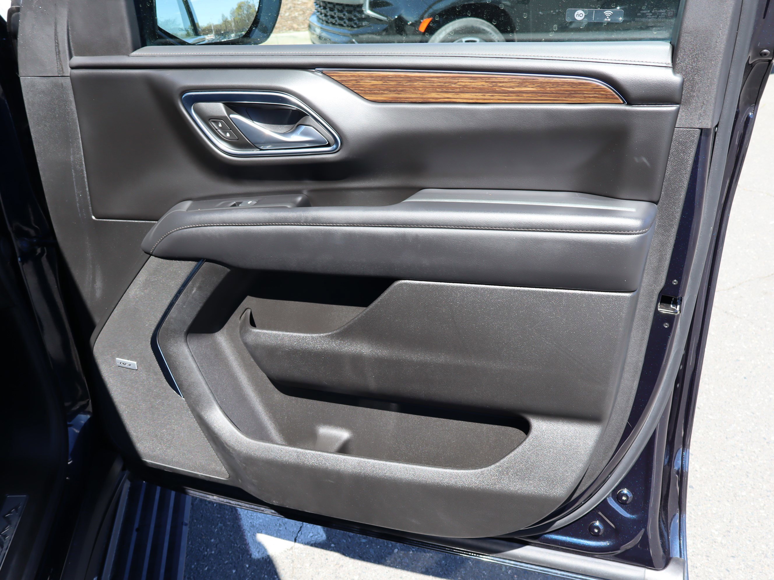 Used 2024 Chevrolet Suburban High Country w/ Advanced Technology Package AWD/4WD image 41