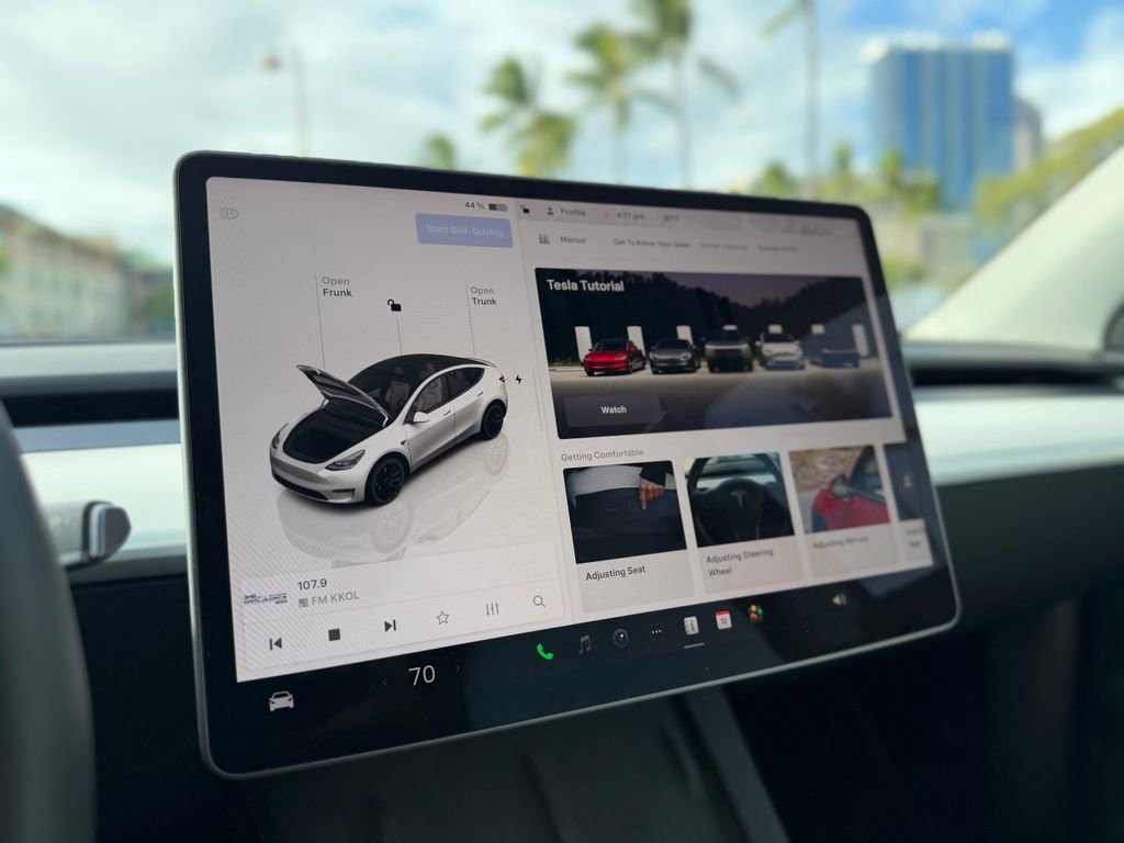 Used 2024 Tesla Model Y Performance image 7