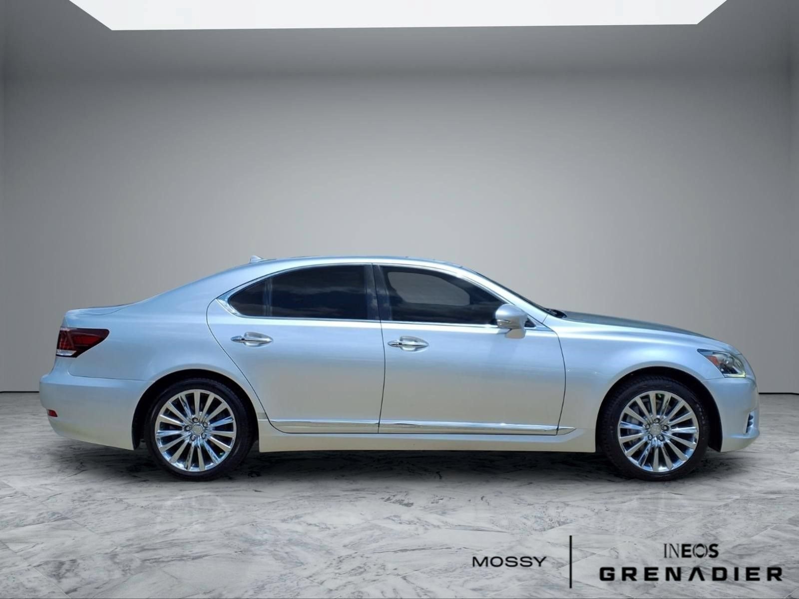 Used 2013 Lexus LS 460 w/ Ultra Luxury Pkg RWD image 8