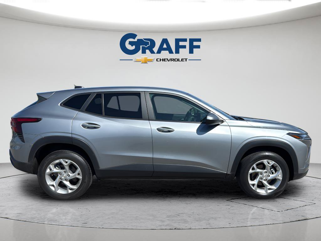 Used 2024 Chevrolet Trax LS w/ LS Convenience Package FWD image 9