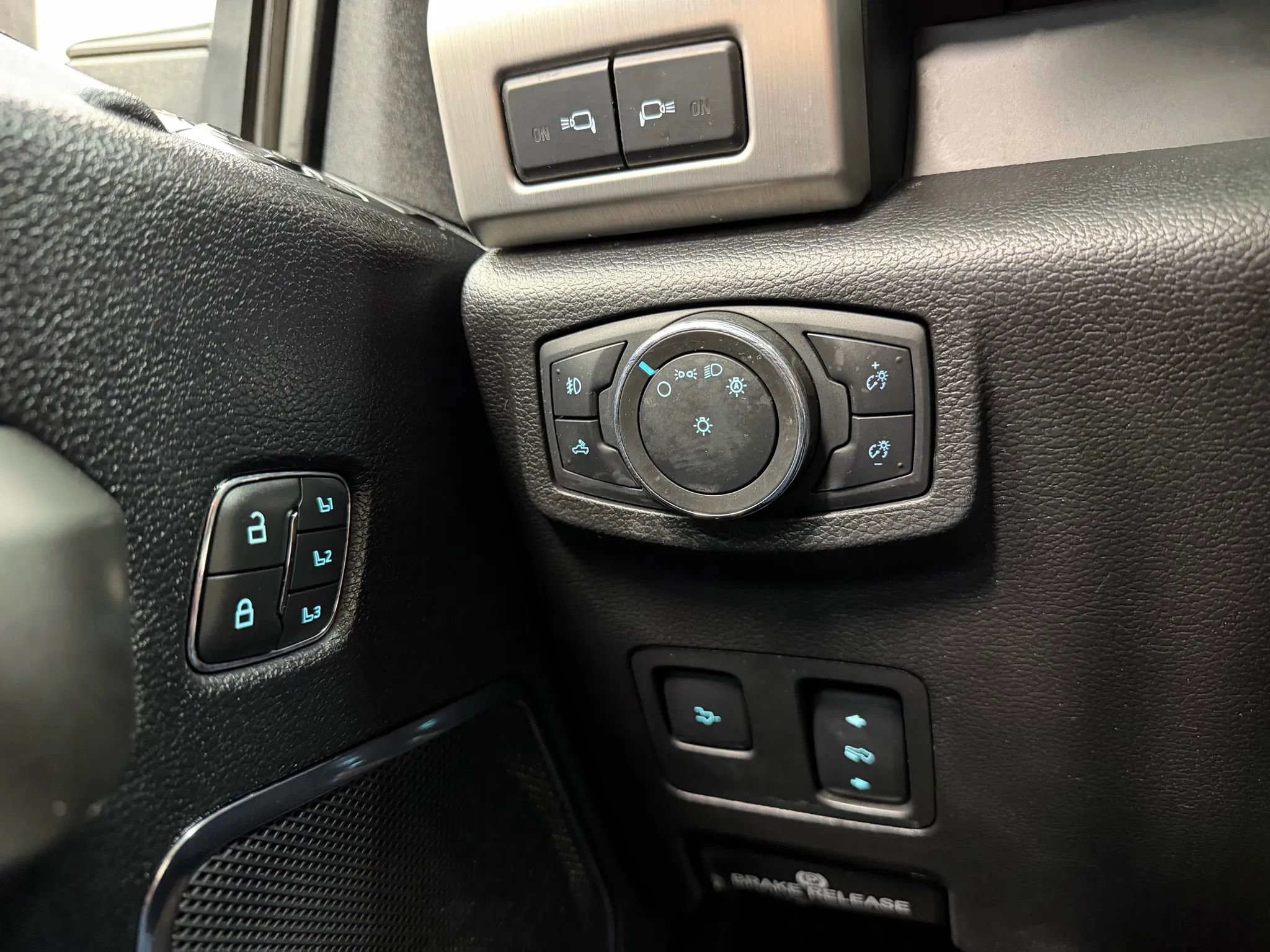 Used 2021 Ford F450 Platinum w/ FX4 Off-Road Package image 32