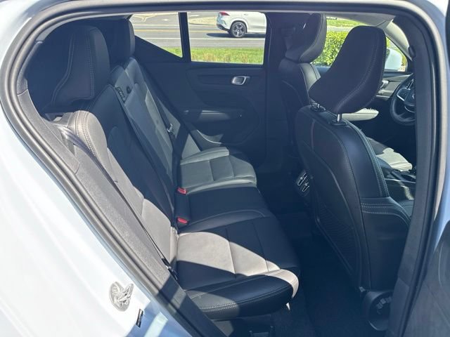 Certified 2025 Volvo XC40 B5 Core AWD/4WD image 13