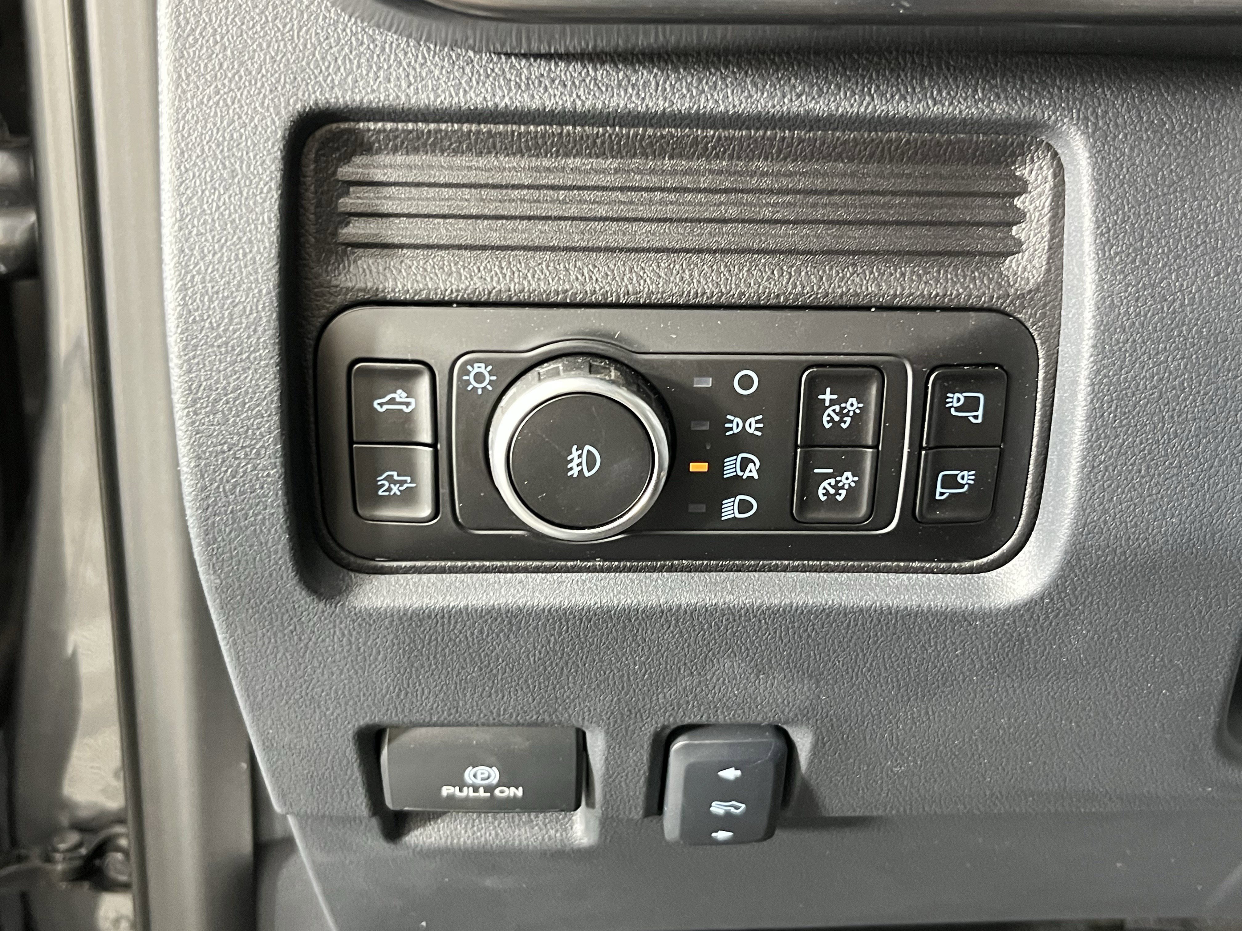 New 2026 Ford F350 Lariat w/ Black Appearance Package image 19