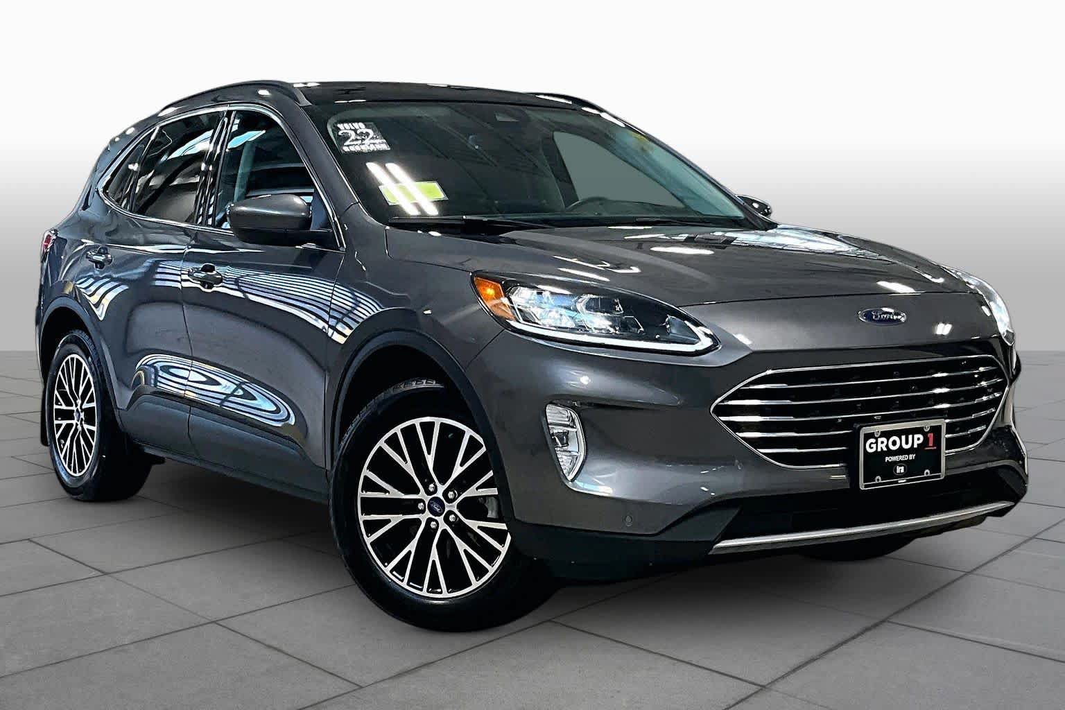 Used 2022 Ford Escape Titanium FWD image 3