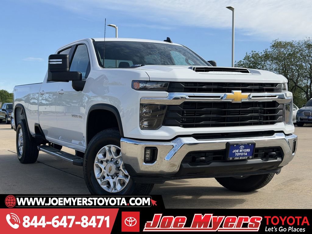 Used 2025 Chevrolet Silverado 3500 LT w/ Convenience Package image 2