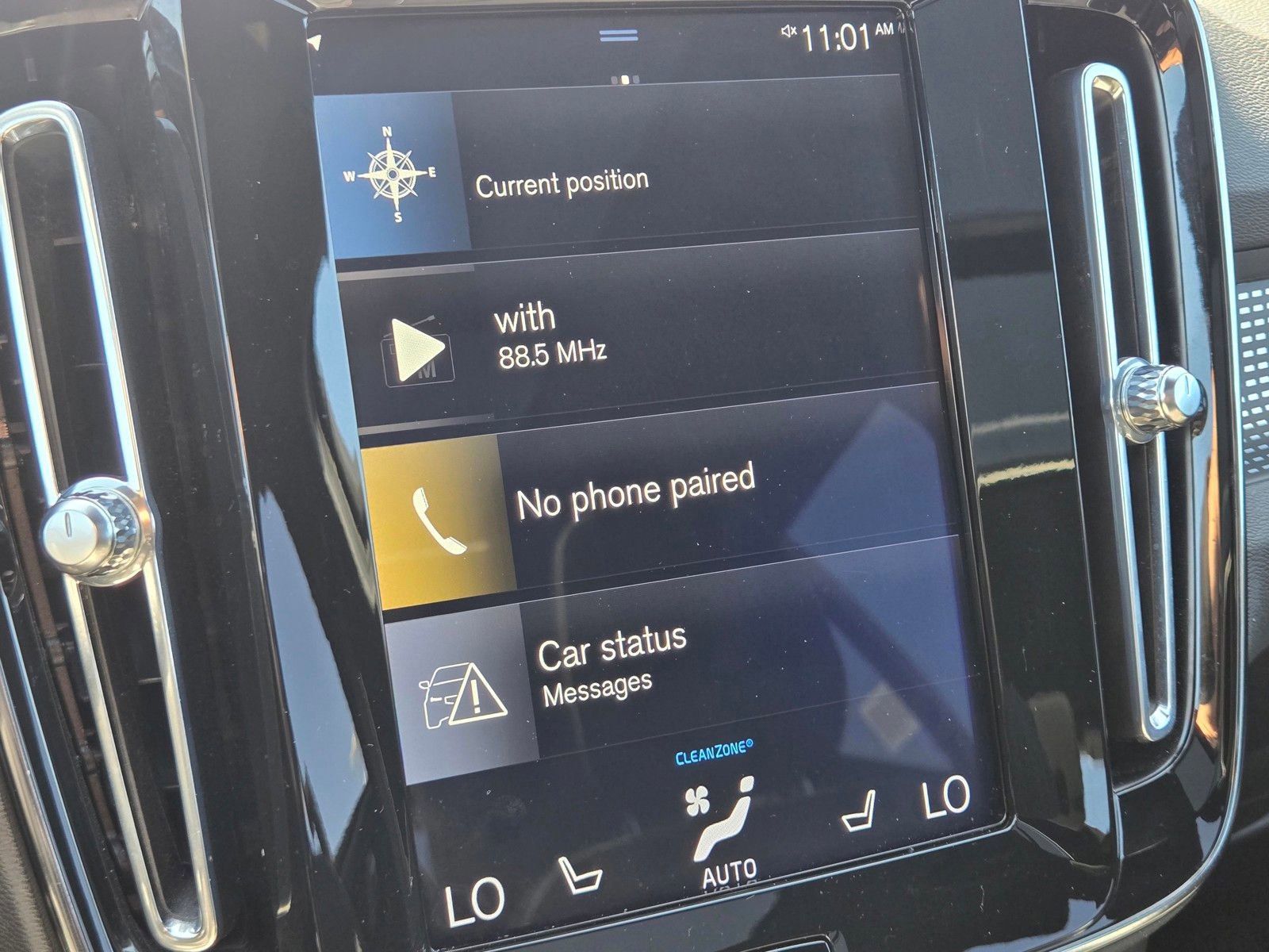 Used 2021 Volvo XC40 T4 R-Design w/ Advanced Package image 16