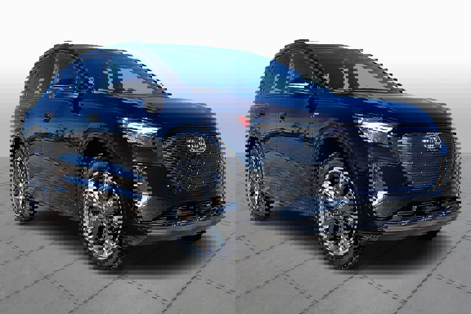 Used 2023 Audi Q4 e-tron Premium Plus image 3