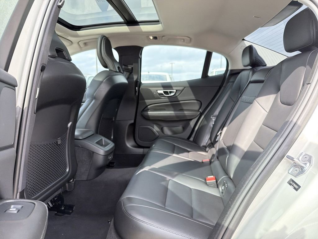 Used 2022 Volvo S60 B5 Momentum w/ Premium Package image 13