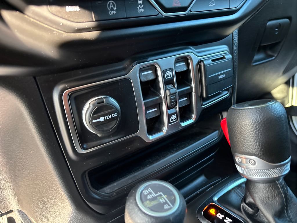 Certified 2021 Jeep Gladiator Willys image 32