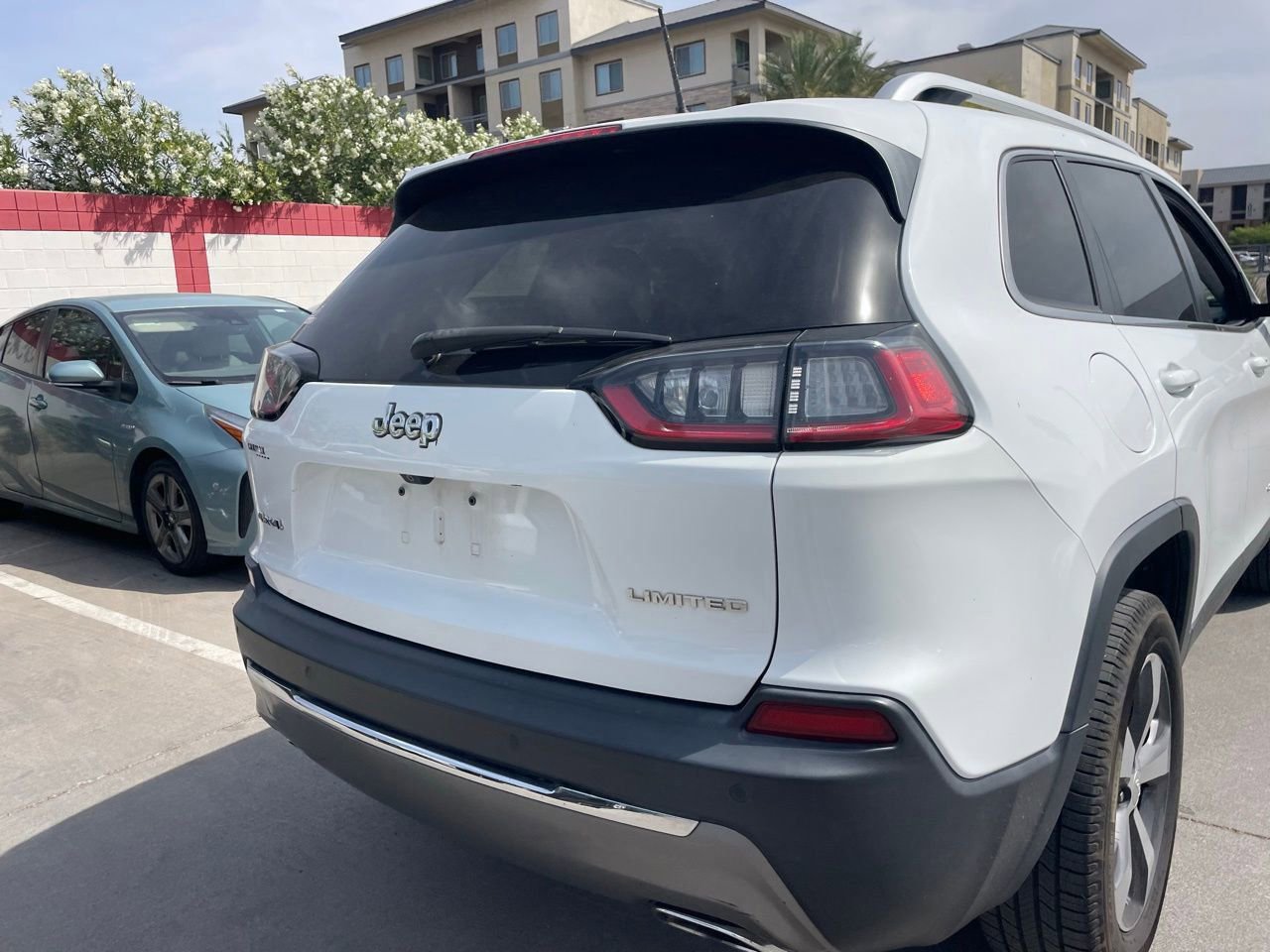 Used 2019 Jeep Cherokee Limited image 4
