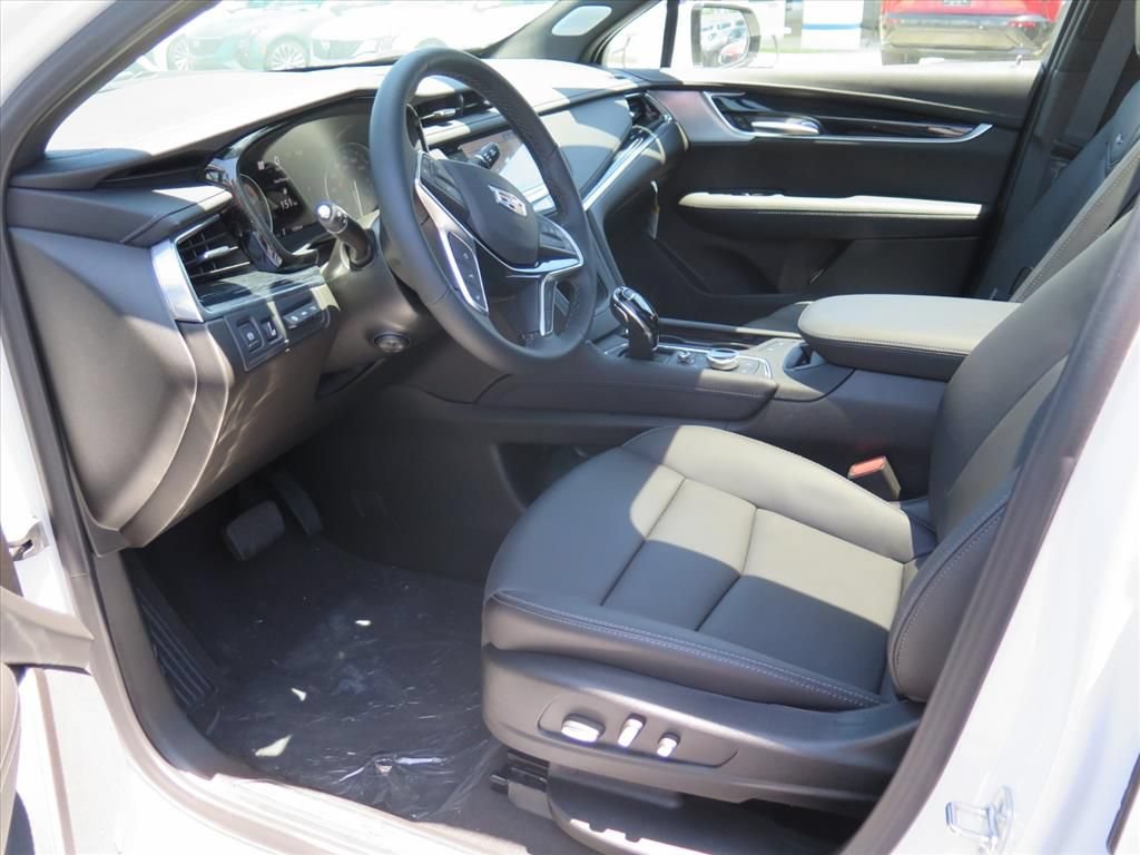 New 2026 Cadillac XT5 Premium Luxury w/ LPO, ONYX Package FWD image 9
