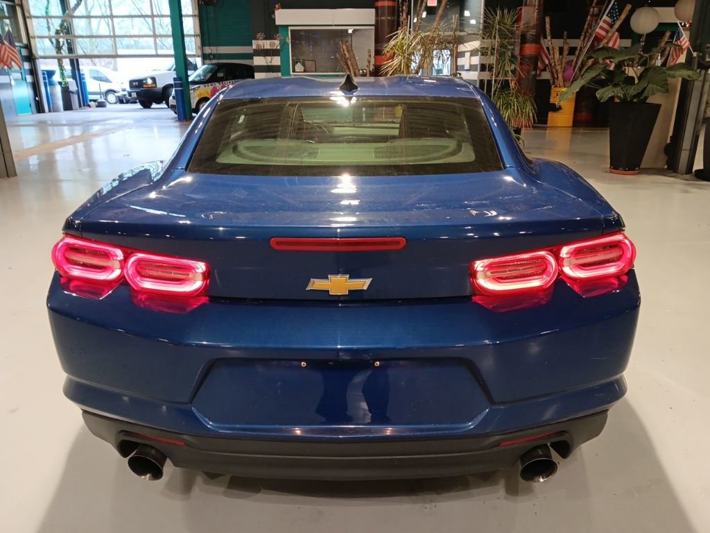 Used 2019 Chevrolet Camaro LT w/ Technology Package image 7