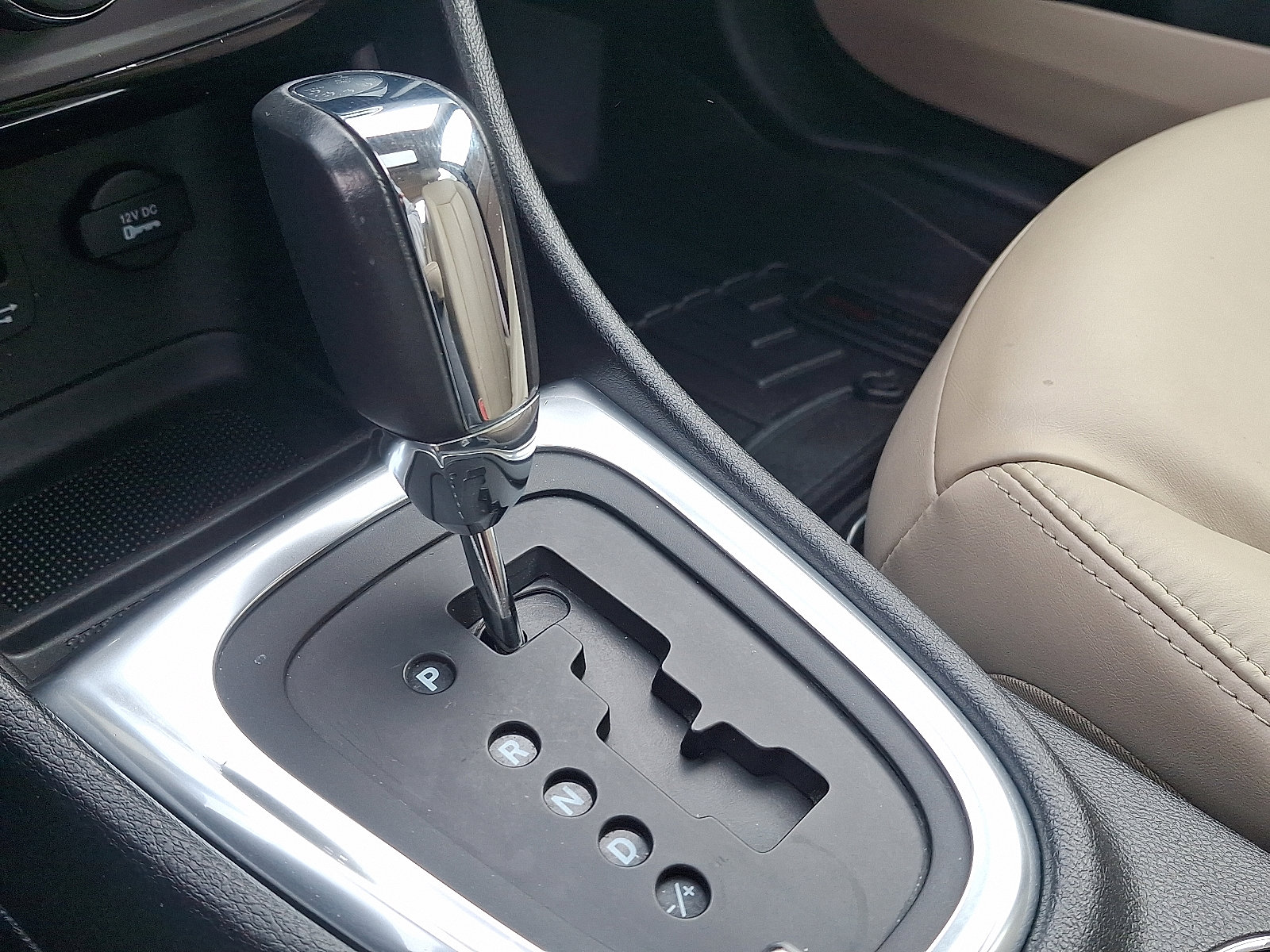 Used 2013 Chrysler 200 Limited w/ Sun/Sound Group image 15