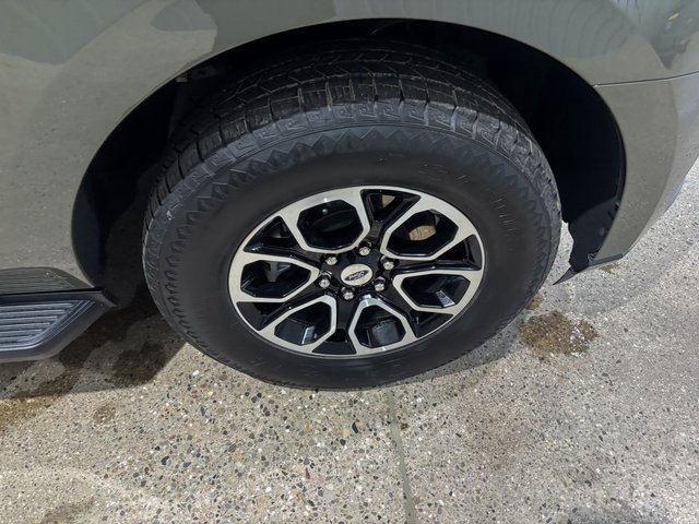 Used 2024 Ford Expedition XLT image 11