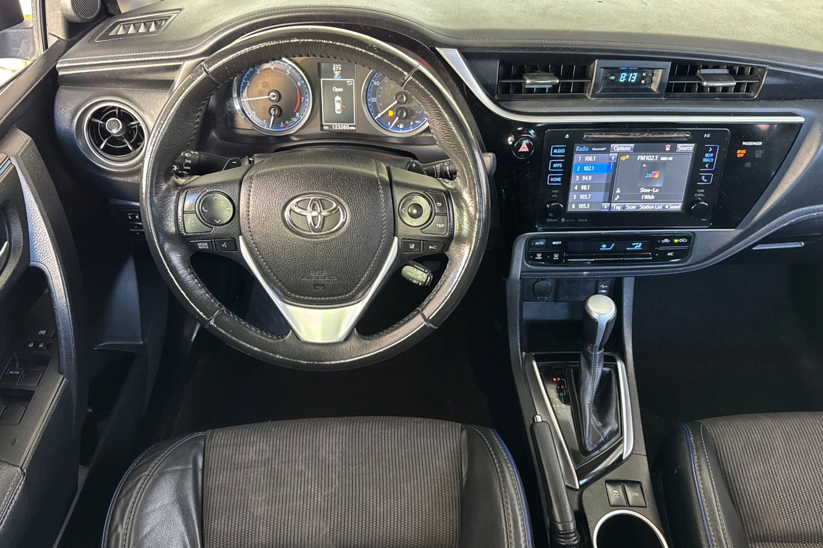 Used 2017 Toyota Corolla SE w/ SE Premium Package image 28