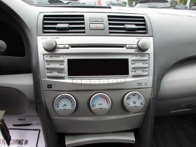 Used 2010 Toyota Camry LE FWD image 23