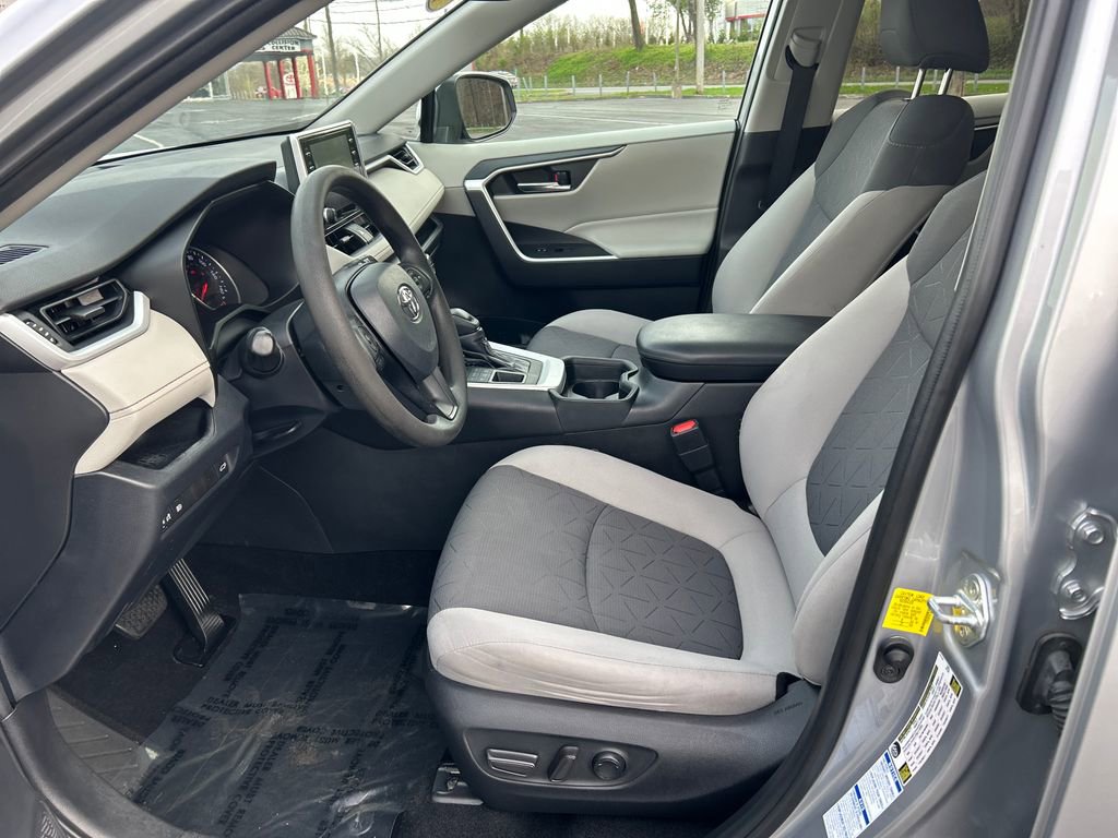 Certified 2020 Toyota RAV4 XLE w/ Convenience Package image 18
