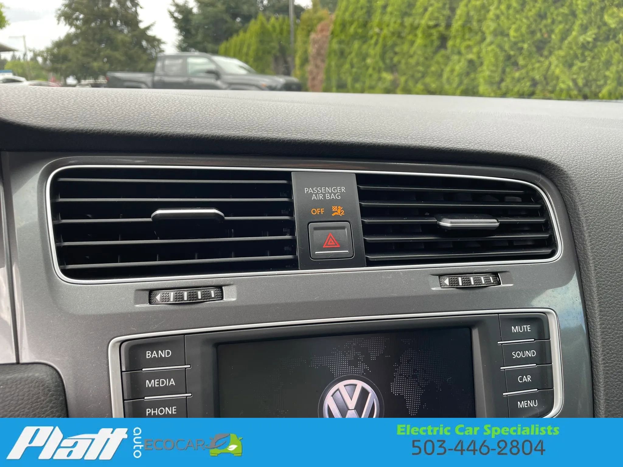 Used 2016 Volkswagen e-Golf SE w/ DC Fast Charging Package FWD image 23