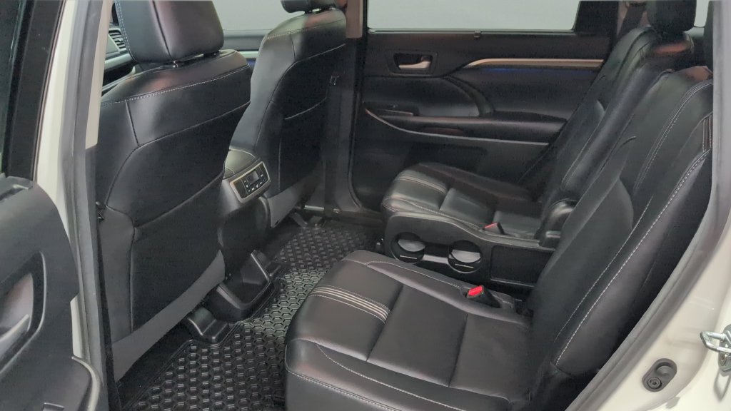 Used 2017 Toyota Highlander SE AWD/4WD image 19