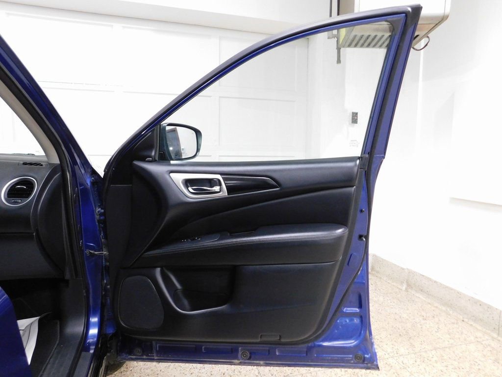 Used 2018 Nissan Pathfinder SV image 84