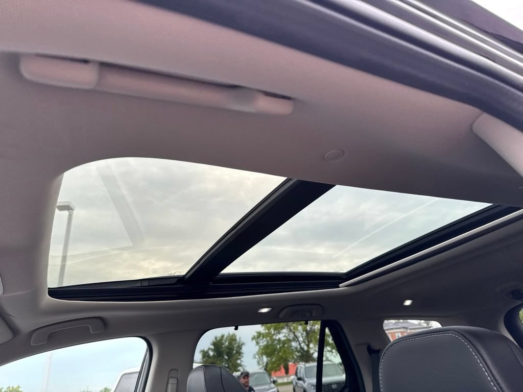 Certified 2025 Honda Pilot Touring image 32