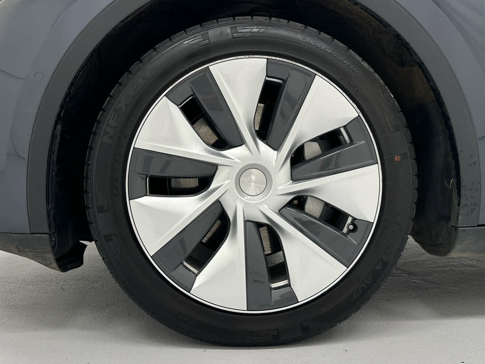Used 2021 Tesla Model Y Long Range AWD/4WD image 9