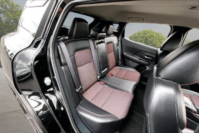 Certified 2025 Nissan Kicks SR FWD image 24