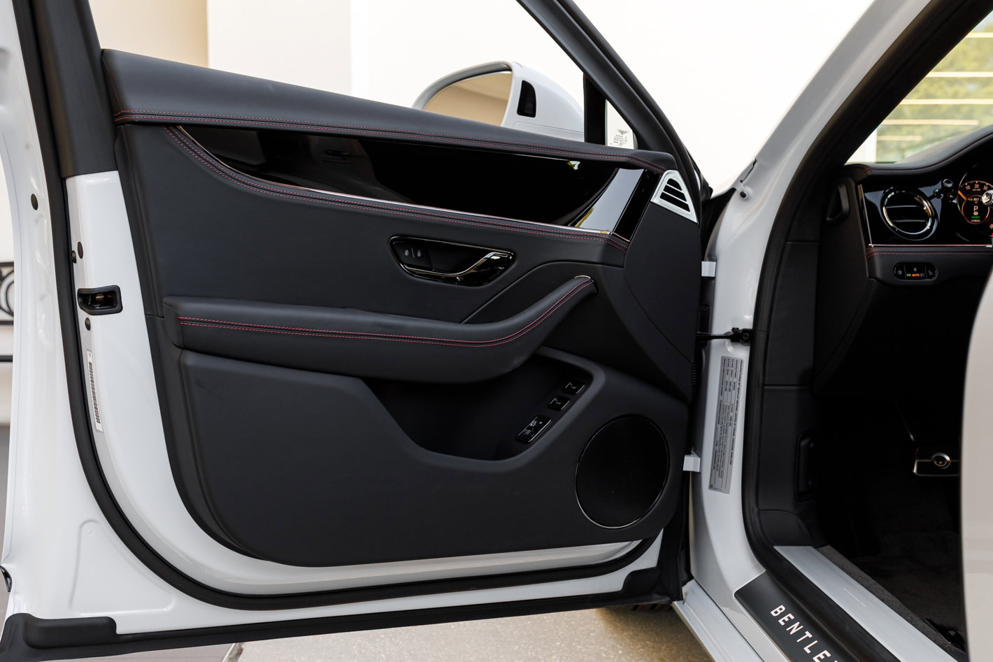 New 2026 Bentley Flying Spur Plug-In Hybrid image 12