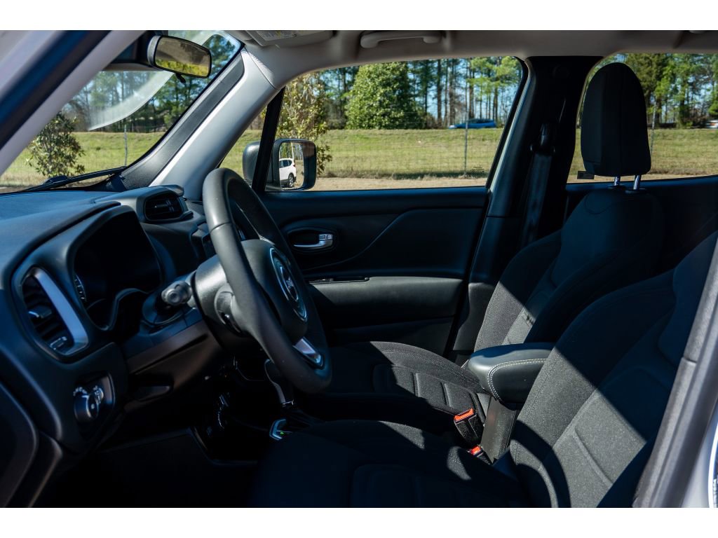Used 2022 Jeep Renegade Latitude image 11