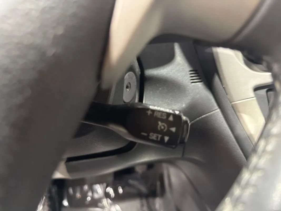 Used 2010 Pontiac Vibe AWD w/ Sun And Sound Package image 79