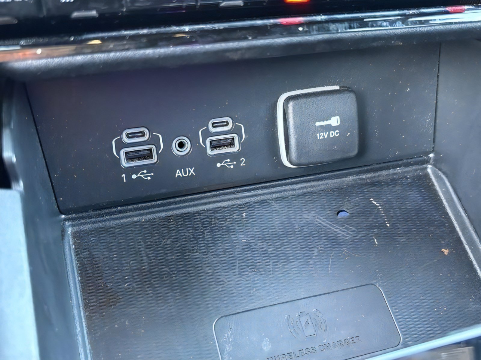 Used 2025 Jeep Grand Cherokee Altitude AWD/4WD image 16