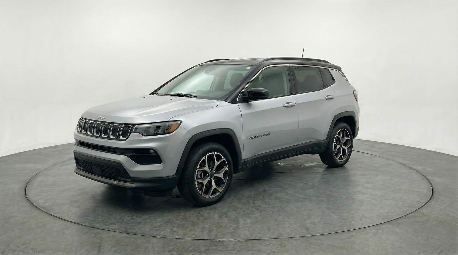 Used 2025 Jeep Compass Limited AWD/4WD image 3