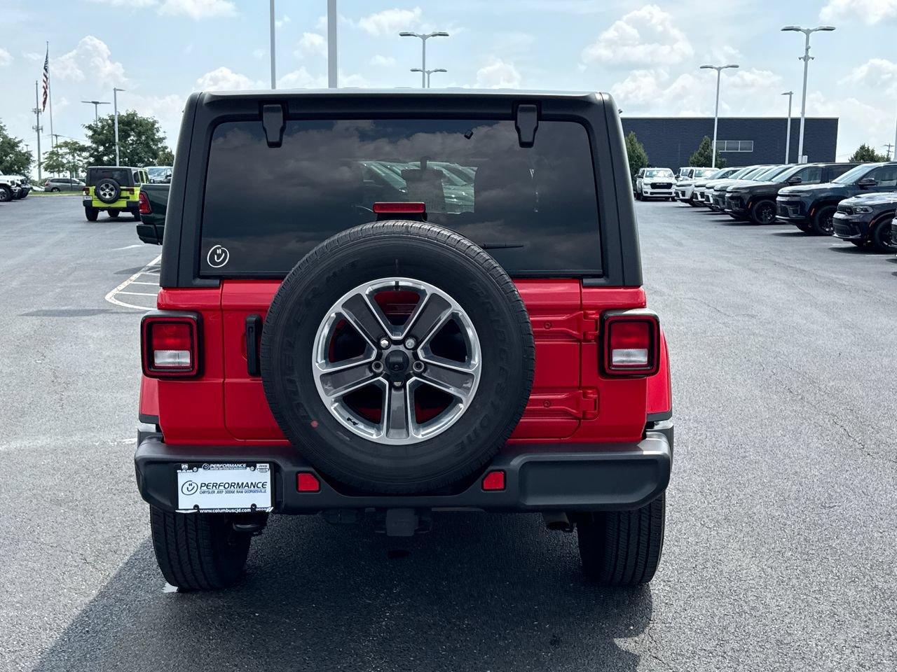 Used 2022 Jeep Wrangler Unlimited Sahara AWD/4WD image 4