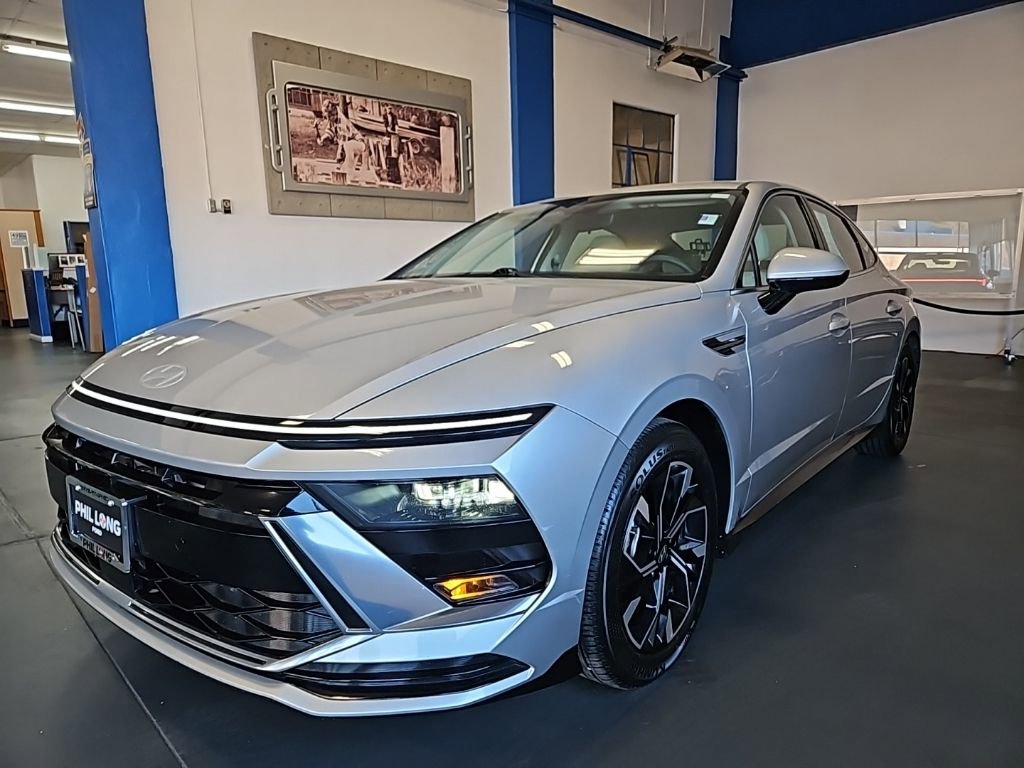 Used 2025 Hyundai Sonata SEL image 1