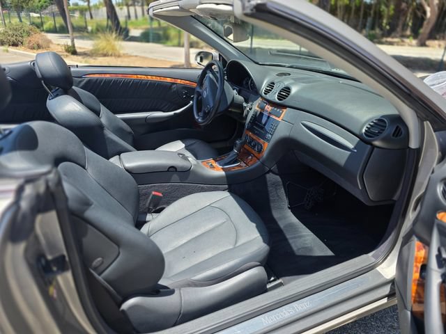 Used 2005 Mercedes-Benz CLK 320 Cabriolet image 25