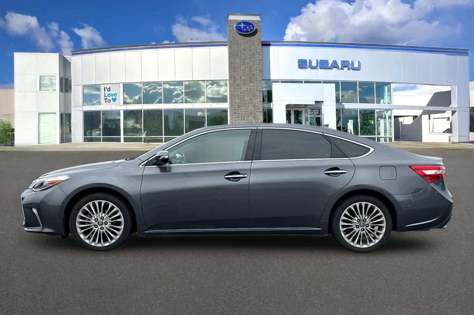 Used 2018 Toyota Avalon Limited w/ Carpet Mat Package FWD image 9