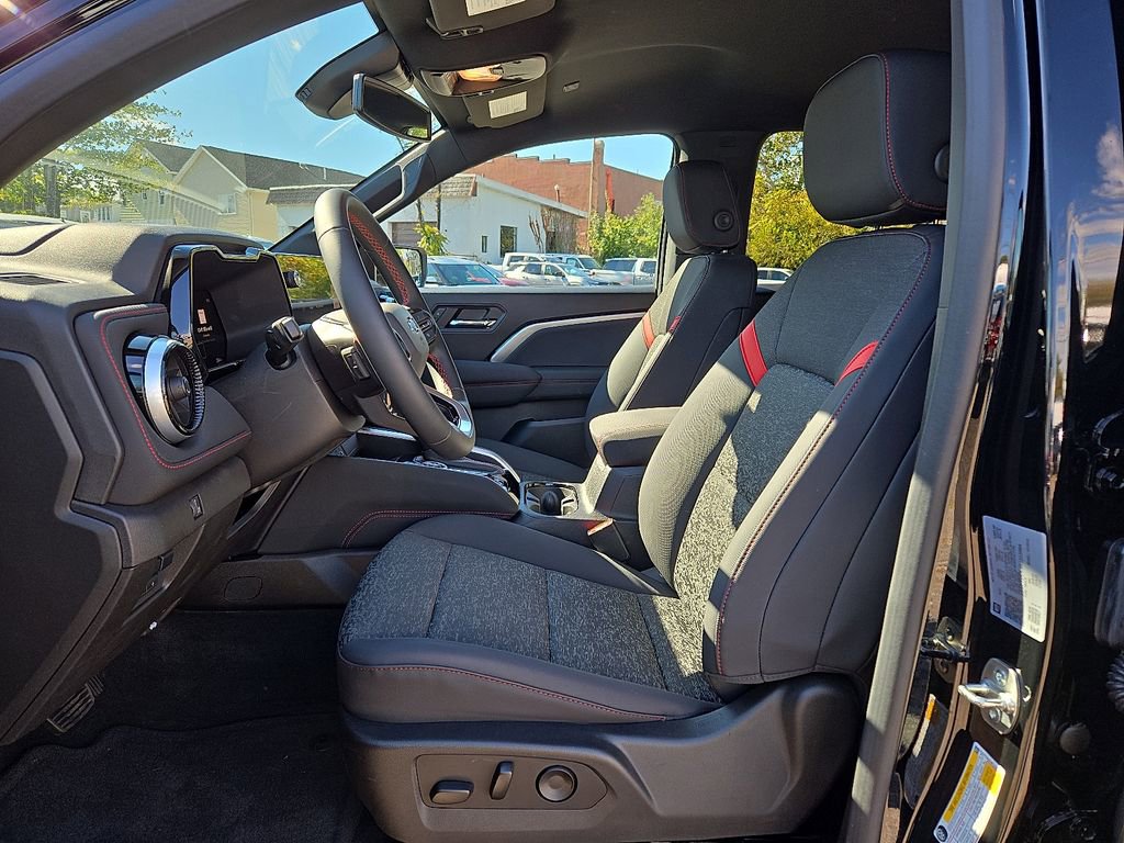 Used 2024 Chevrolet Colorado Z71 w/ Z71 Convenience Package 2 image 19