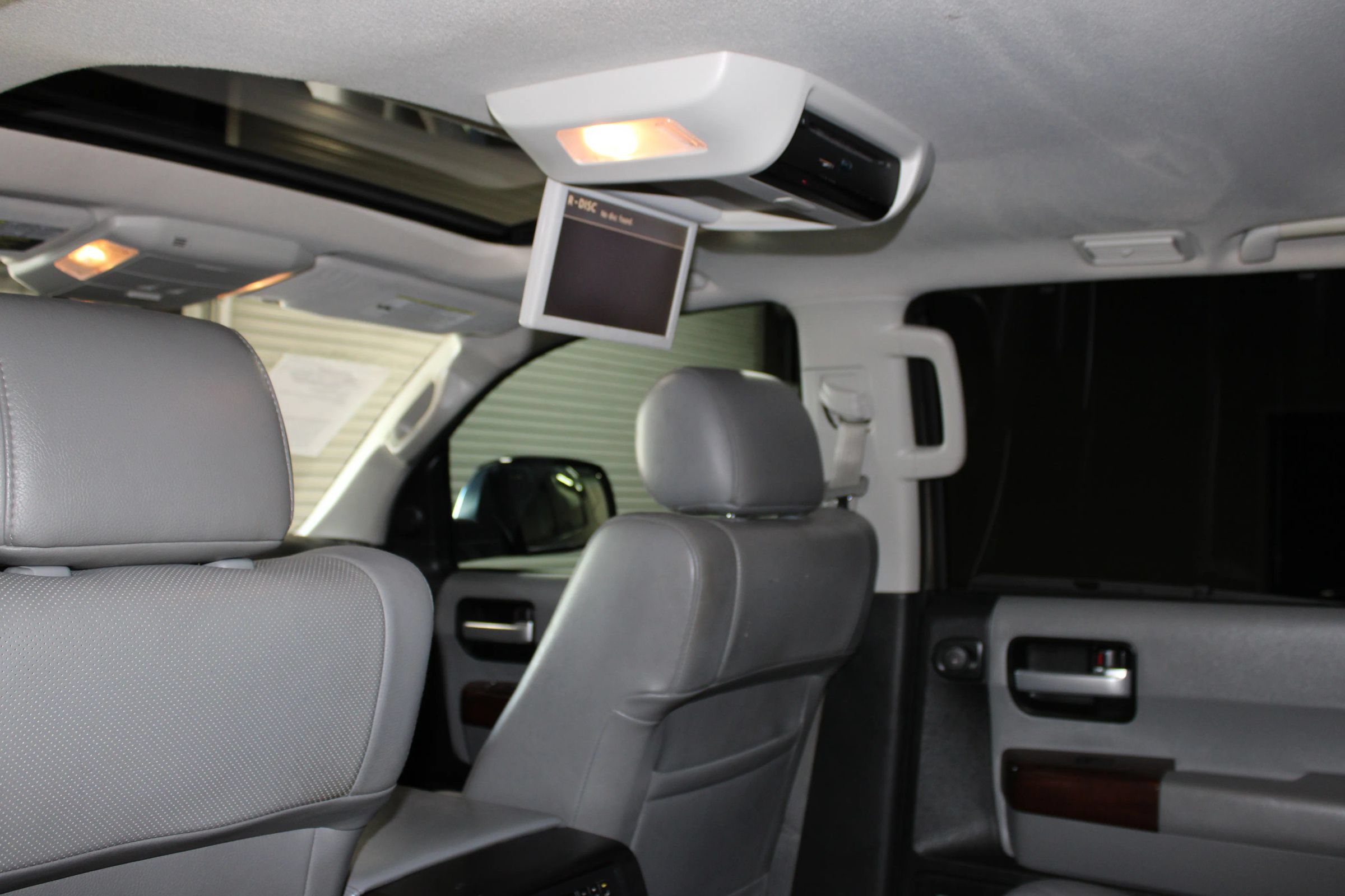 Used 2014 Toyota Sequoia Platinum RWD image 32