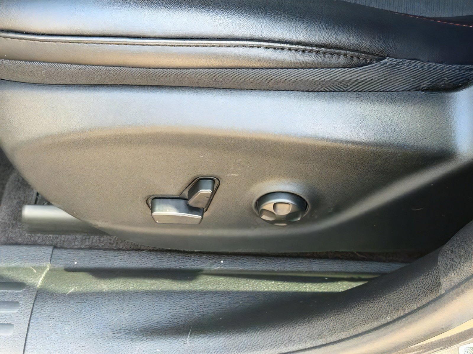 Used 2019 Jeep Cherokee Trailhawk w/ Comfort/Convenience Group image 16