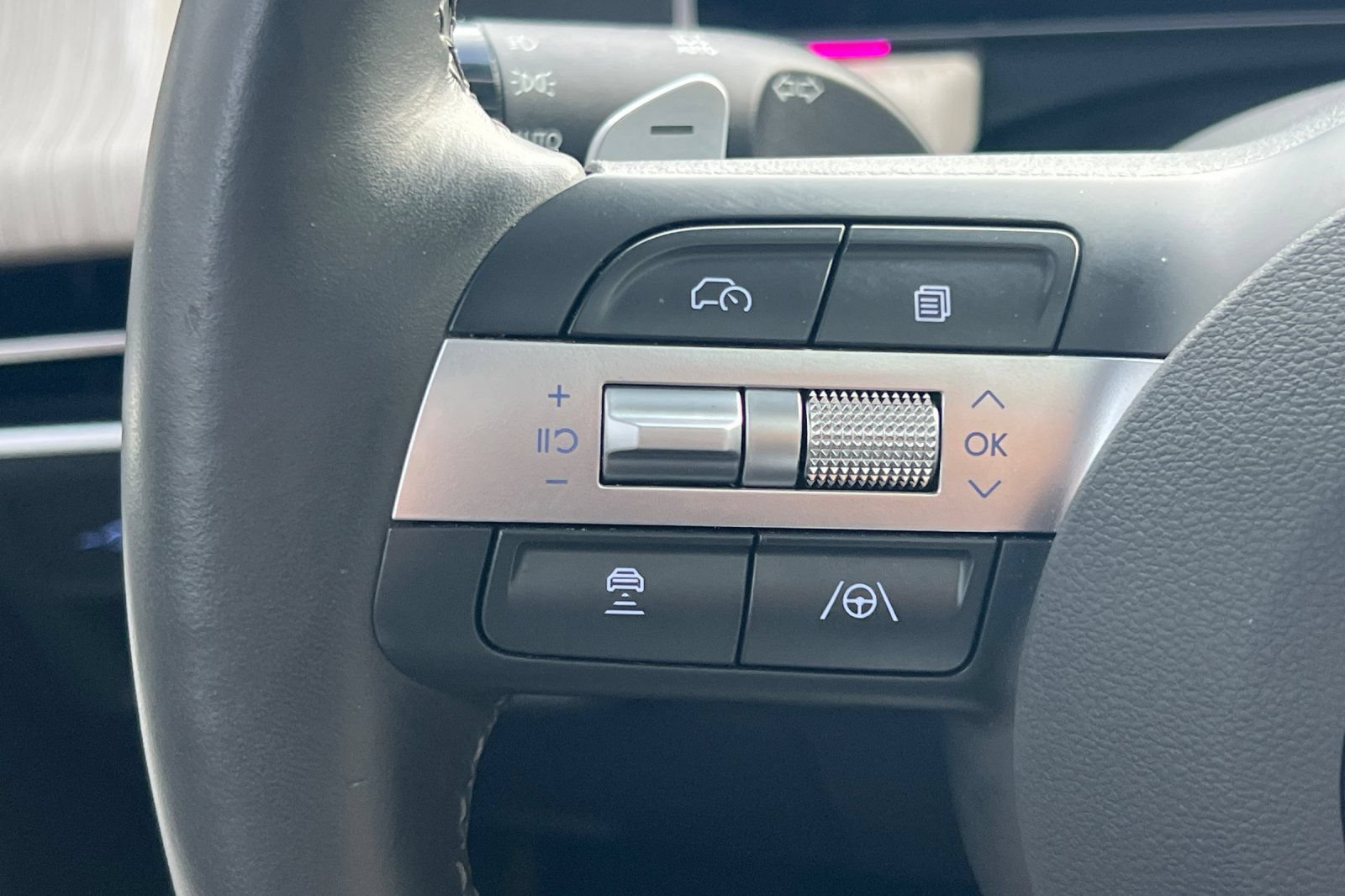 Used 2025 Hyundai Sonata Limited FWD image 33