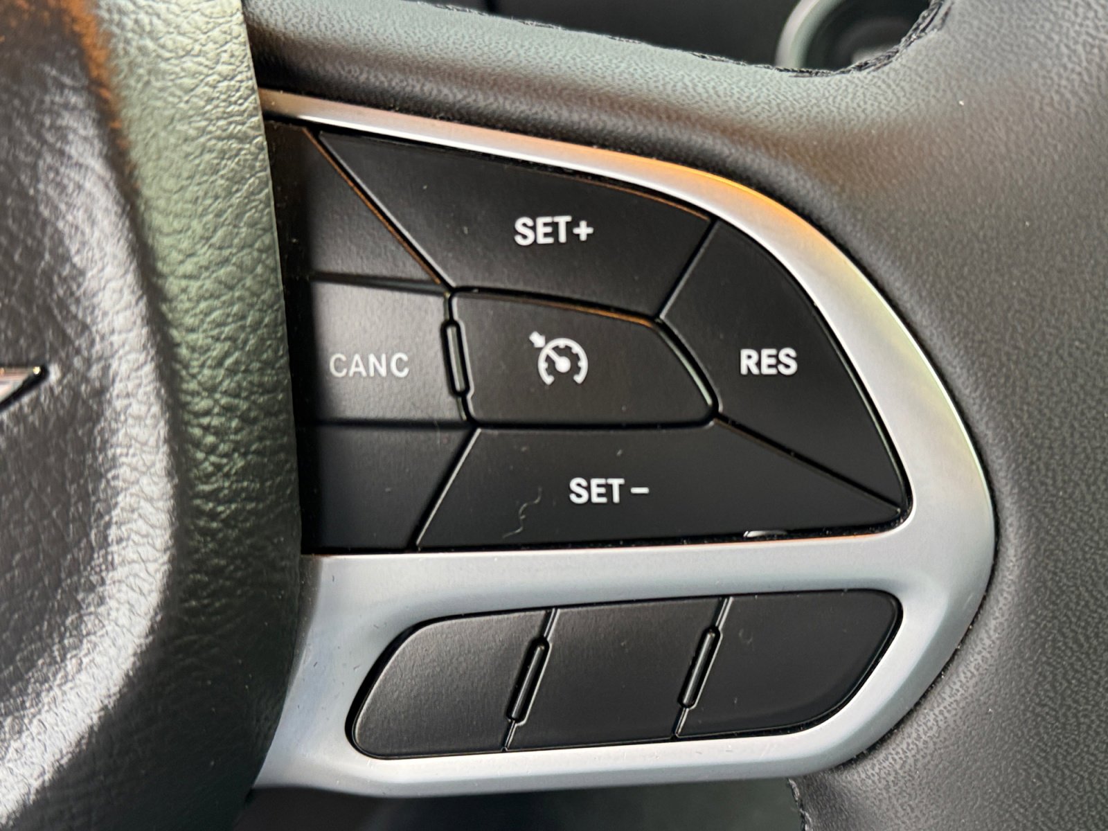 Used 2023 Chrysler 300 Touring w/ Sport Appearance Package image 25