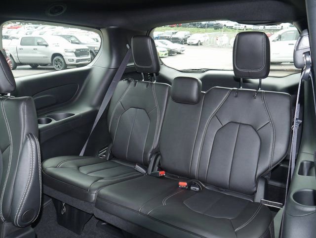 New 2026 Chrysler Pacifica Select image 22